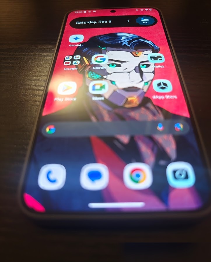 Phone home screen with Gemini and dApp Store